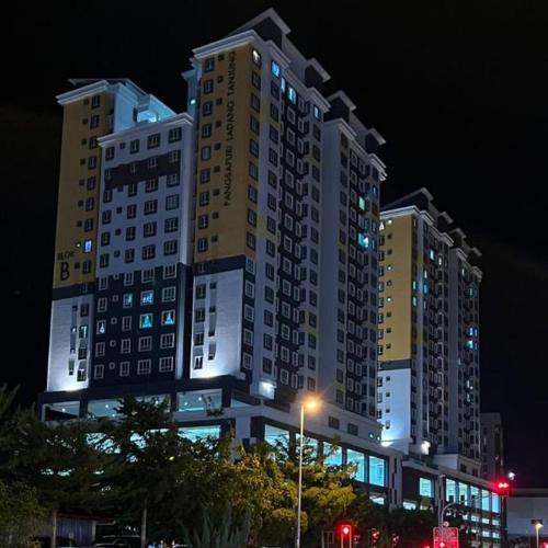 Kuala Terengganu City Centre Homestay (Drawbridge Mayang Mall & KTCC Mall ) with POOL in Kuala Terengganu