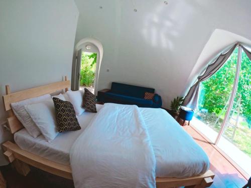 Deluxe Room (2 Adults + 1 Child) image 4