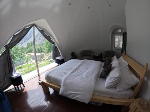 Deluxe Room (2 Adults + 1 Child) image 2