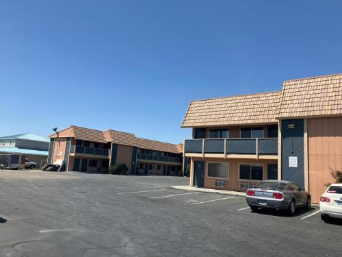 Oasis Inn and Suites - image 7