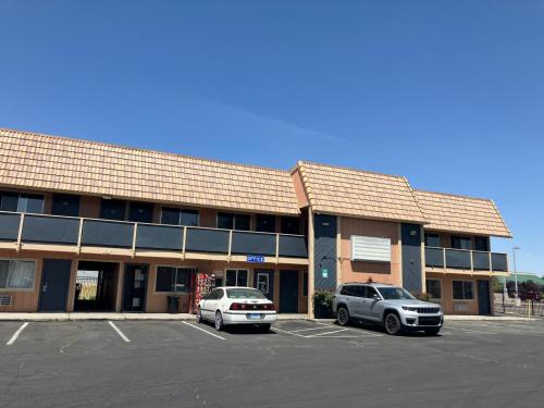 Oasis Inn and Suites - image 10