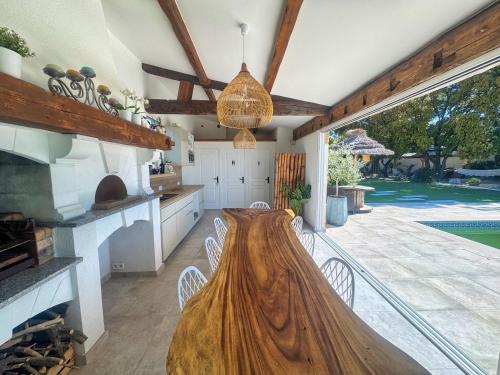 Villa Prestige 5 etoiles & T1, Piscine, Jacuzzi, cinema & Vue in Mourets