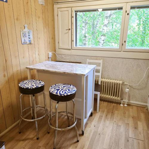 Facilities, Cozy 2-Bedroom Apartment- 300m to Metro & Shops in Kurkimäki