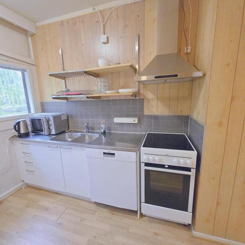 Facilities, Cozy 2-Bedroom Apartment- 300m to Metro & Shops in Kurkimäki