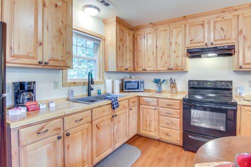 Newly Built Smoky Mtn Cabin Near Bryson City! - image 11