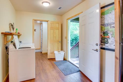 Newly Built Smoky Mtn Cabin Near Bryson City! - image 10