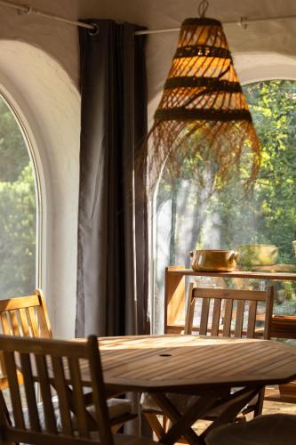 Arrábida Getaway - Jacuzzi & Mountain Views (Arrabida Getaway - Jacuzzi & Mountain Views) in ปาลเมรา