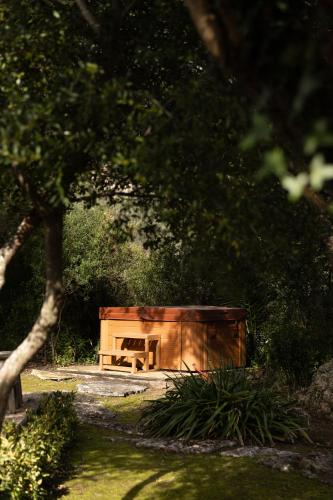 Arrábida Getaway - Jacuzzi & Mountain Views (Arrabida Getaway - Jacuzzi & Mountain Views) in ปาลเมรา