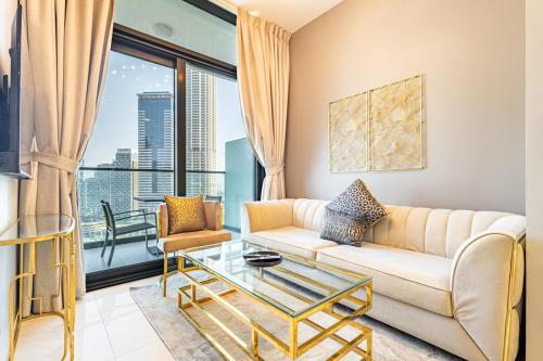 Modern 1BR in Business Bay - Balcony with Skyline Views, Dubai
