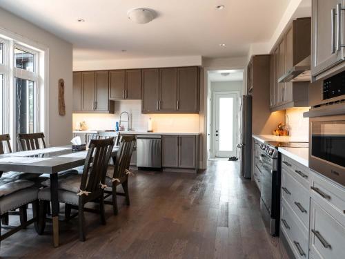 Modern Muskoka Cottage with Lake Views in 德懷特 (ON)