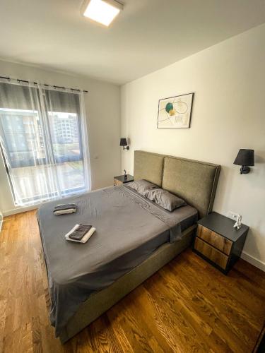 Deluxe One-Bedroom Apartment with Garden View image 7