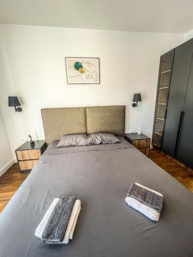Deluxe One-Bedroom Apartment with Garden View image 1