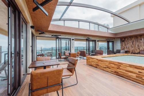 مطعم, Dreamland Oasis 14-704 apartment in تشاكفي