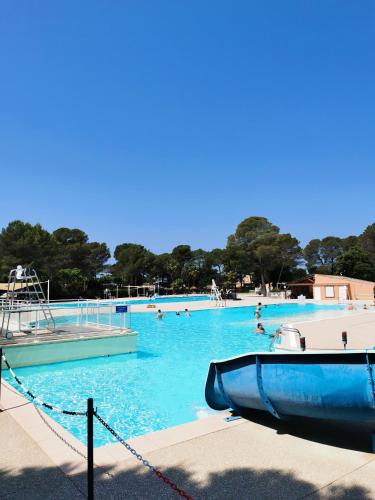 Water park, Evasion tout confort pour 4 - Domaine avec 5 piscines & activites ! near Malpasset Dam