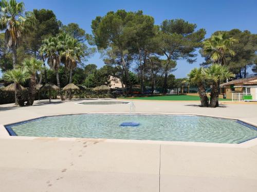 Water park, Evasion tout confort pour 4 - Domaine avec 5 piscines & activites ! near Malpasset Dam