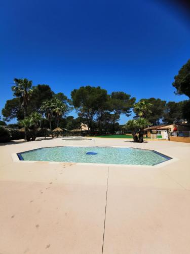 Water park, Evasion tout confort pour 4 - Domaine avec 5 piscines & activites ! near Malpasset Dam