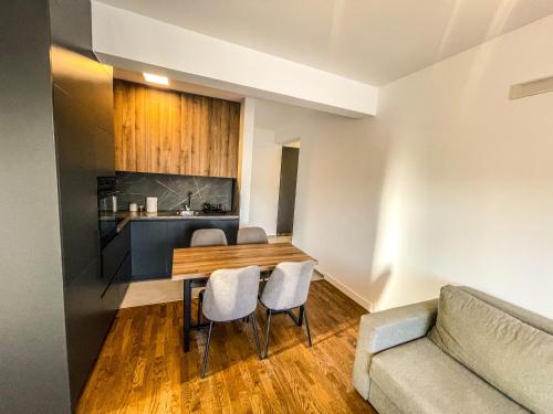 Deluxe Two-Bedroom Apartment with Garden View room in Soho Apartments