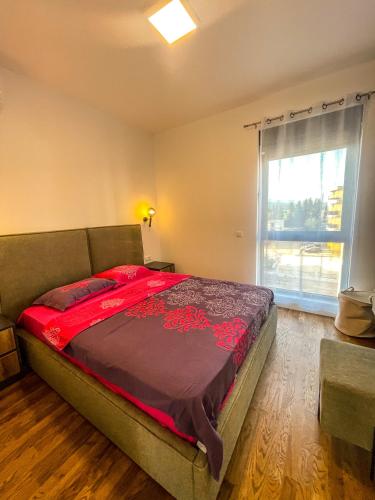 Deluxe Two-Bedroom Apartment with Garden View image 10