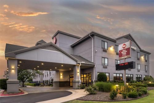Best Western Plus Castlerock Inn & Suites - main image