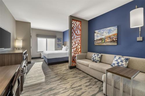 Best Western Plus Castlerock Inn & Suites in Bentonville, USA