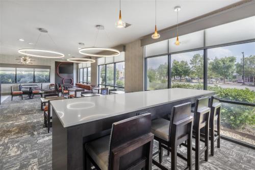 Best Western Plus Castlerock Inn & Suites in Bentonville, USA