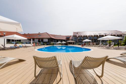 Басейн, Warmia Prestige in Пентіни