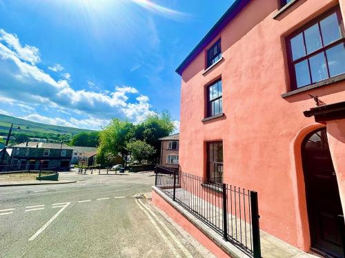 Luxury apartment, Mountain View in a Heritage Town in Blaenavon