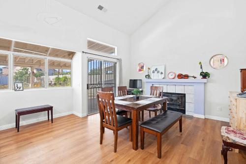 Stylish Home w Full Kitchen Garage Backyard in Valinda (CA)