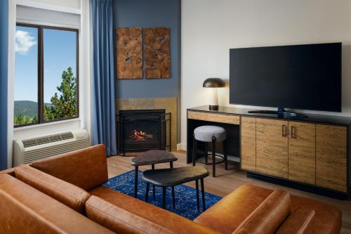 King Studio Suite with Sofa Bed - Non-Smoking