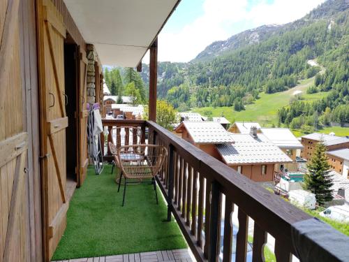 Balcony/terrace, Tignes Les Brevieres near The Underground Bar Tignes Le Lac
