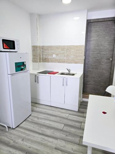 Apartamentos Lindux Airport - Maravisa