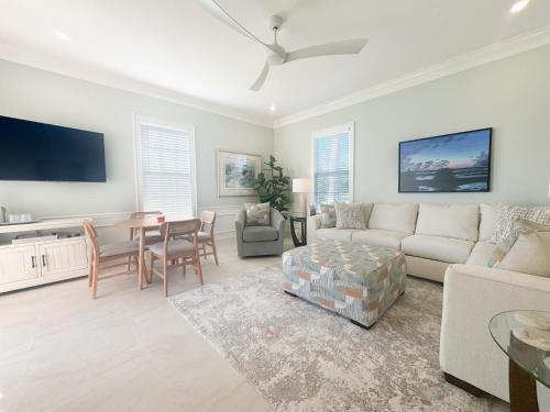 Windsor Lodge Unit 20, studio, 1BR 1BA close to the beaches, pool access in Osprey (Florida)