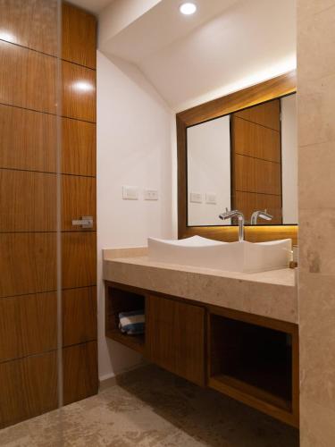 Deluxe Double or Twin Room with Pool Access image 10