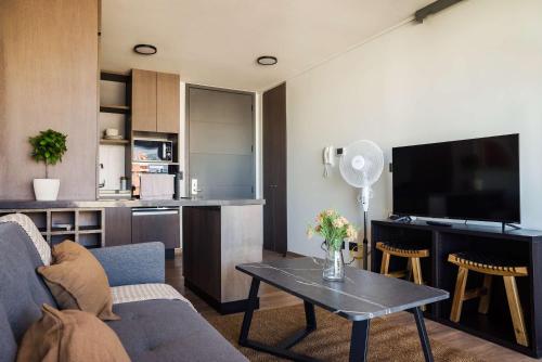 Chic 2BR Haven in the Heart of Las Condes Oasis