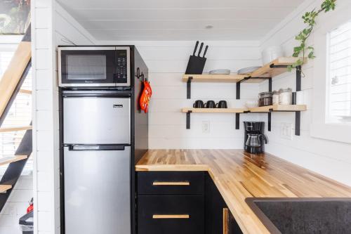 Angels Landing Tiny Home thumb 4