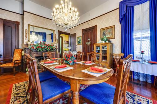 Grand Gables Home 1 Block to St Johns River! in Palatka (Florida)