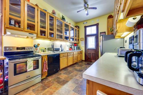 Grand Gables Home 1 Block to St Johns River! in Palatka (Florida)