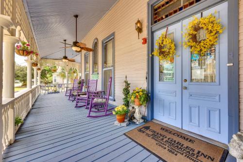 Grand Gables Home 1 Block to St Johns River! in Palatka (Florida)