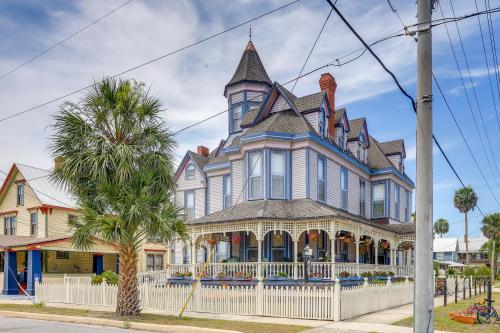 'Grand Gables' Home: 1 Block to St Johns River! in Palatka (FL)