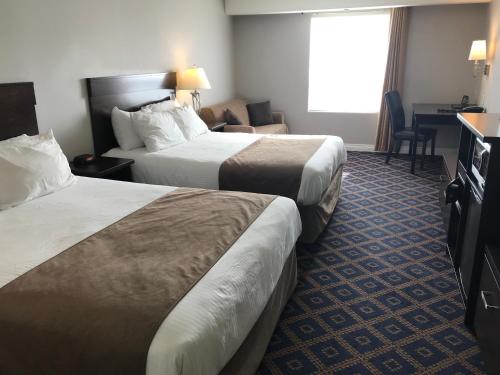 2 queen beds