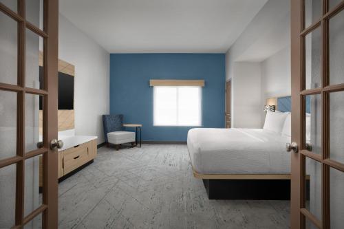 Holiday Inn Express Hotel & Suites DFW West - Hurst an IHG Hotel - image 7