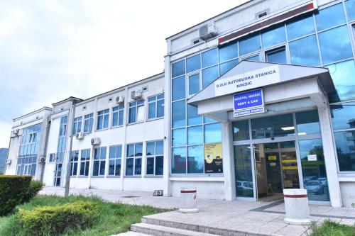 Peron, Nikšič