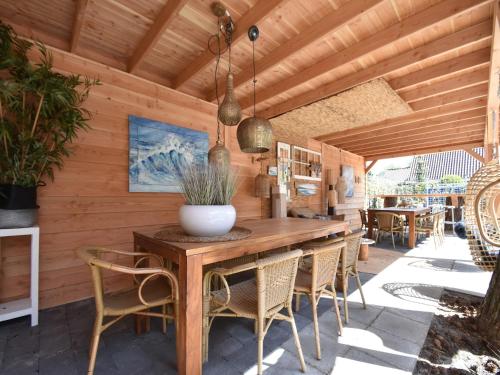 Erkély/terasz, Farmhouse with near sea and forest in Groet met Hargen