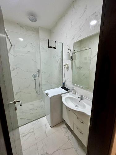 2 bedrooms, 4 beds