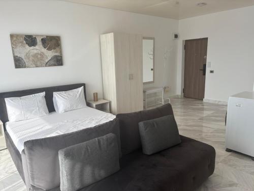 Studio 902 B2 ALMAR LUXURY RESIDENCE-Renting Apartments & Free Pool - image 4