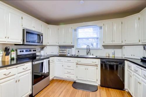 Pet-Friendly Cottage in DWTN Brainerd in Brainerd (MN)