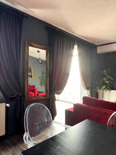 Super Central 2-Storey Apartment - image 3