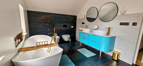 Bathroom, Las Warmegas - Luksusowy Dom Rozrywki z Jacuzzi,Sauna,Padel in Kochanowka