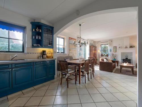 Зручності, Villa near beach with sauna and fenced garden in Калантсог