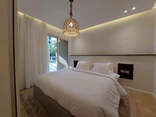Cozy 2BR Apartment w Pool Access - main image